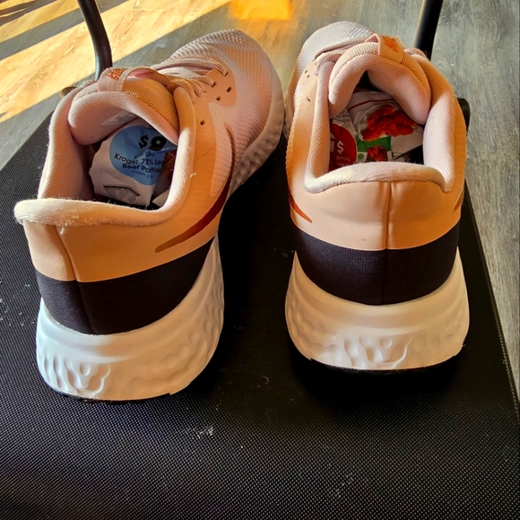 Nike Women's Revolution 5 Athletic Shoe BQ3207-600 - Pink Rose Metallic - sz 11 - Picture 2 of 10
